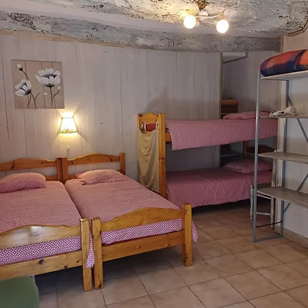 Quadruple Dans Ferme Provencale Bed and breakfast Ongles
