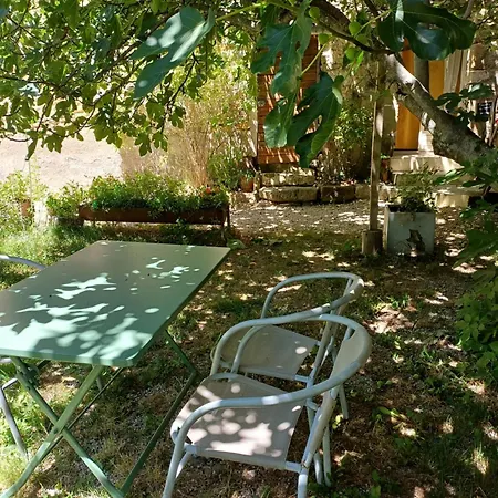 Bed and breakfast Quadruple Dans Ferme Provencale Ongles