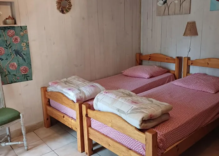 Quadruple Dans Ferme Provencale Bed & Breakfast 3*